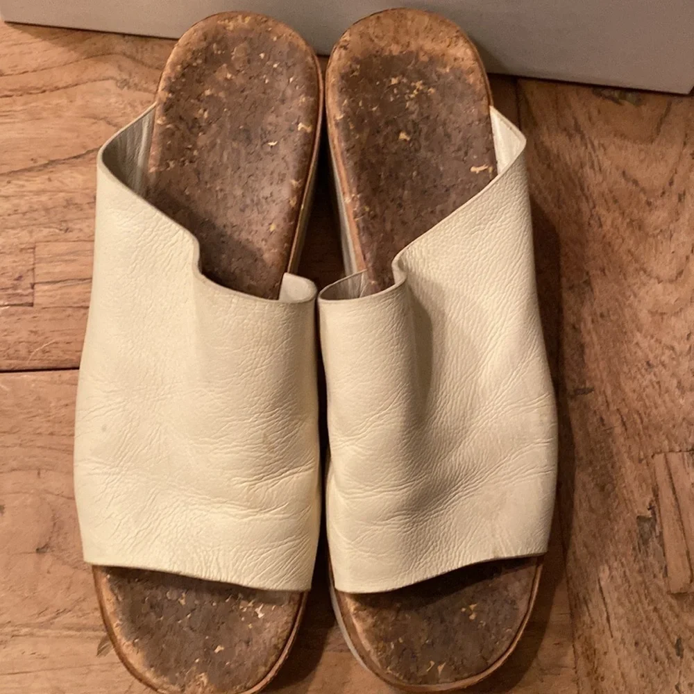 Preloved Vince Sarria Genuine Leather Wedge Mules 9.5 Sandstone Cream with box - Picture 5 of 11